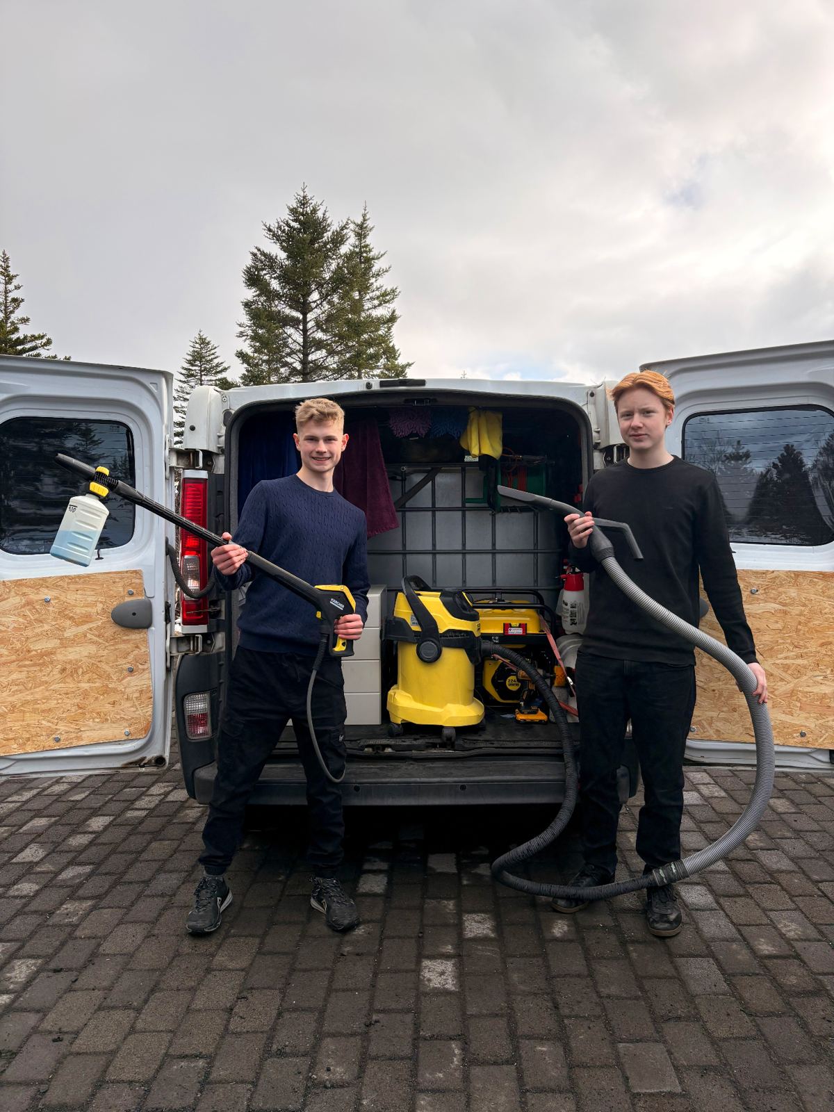 BónBíllinn teymið tilbúið með búnað